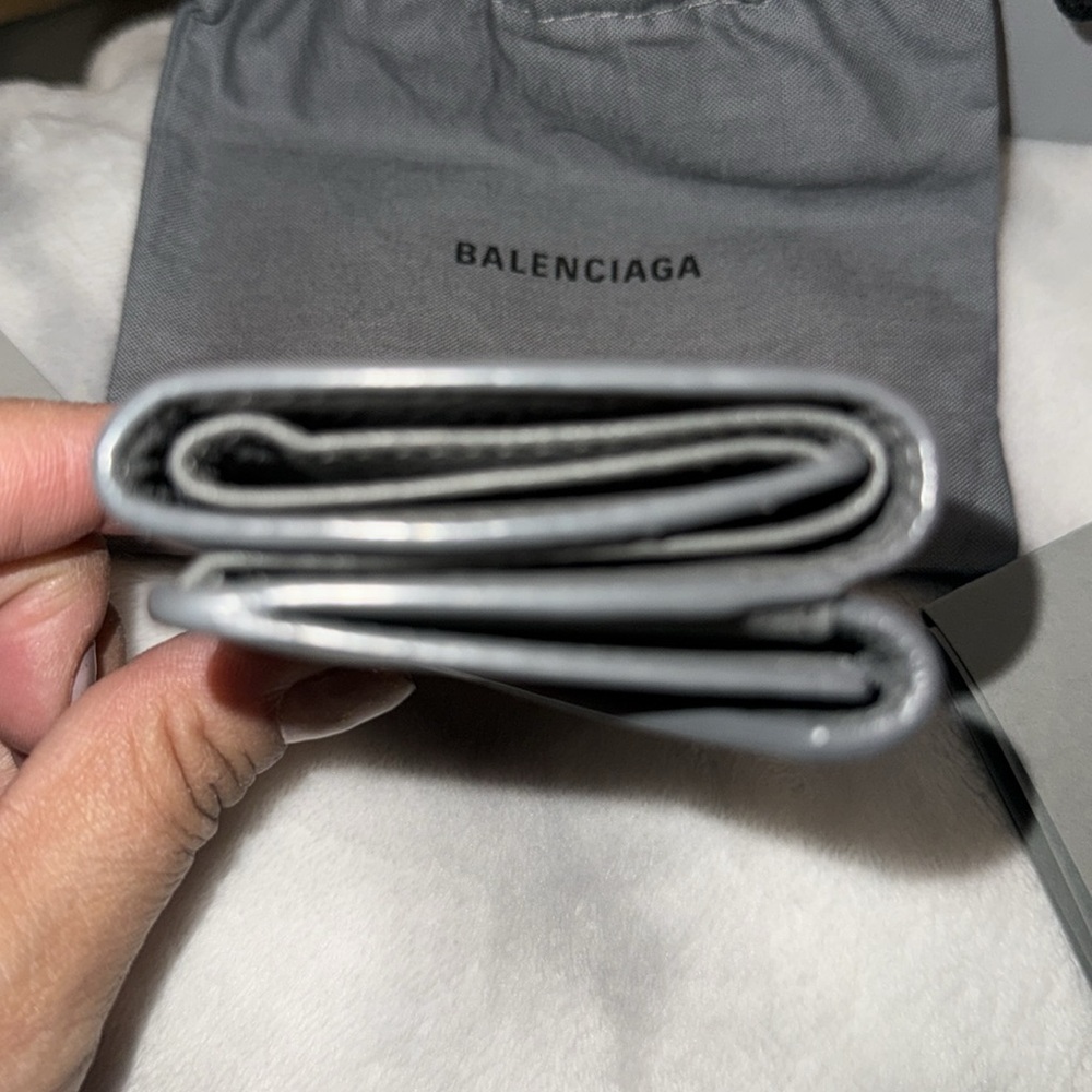 Preloved Balenciaga Papier grey leather wallet great condition 2.75”X 3.75” - Picture 10 of 12